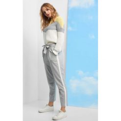 Spodnie z lampasami. Szare spodnie damskie Orsay, w paski, z elastanu, eleganckie. Za 119,99 zł.
