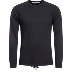 Bluza Calvin Klein Jeans Monogram J30J313209. Czarne bluzy męskie Calvin Klein Jeans, xxl, bez wzorów, z jeansu, bez kołnierzyka, bez rękawów, bez kaptura. W wyprzedaży za 239,00 zł.