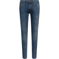 Jeansy Slim Fit Tommy Jeans DM0DM06362. Niebieskie jeansy męskie Tommy Jeans, m, bez wzorów, z elastanu. W wyprzedaży za 279,00 zł.