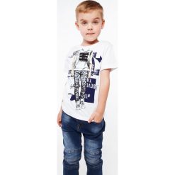 T-shirt chłopięcy z nadrukiem biały NDZ4462. Białe t-shirty chłopięce marki Fasardi, z nadrukiem, bez rękawów. Za 39,00 zł.