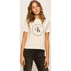 Calvin Klein Jeans - T-shirt. Białe bluzki damskie Calvin Klein Jeans, s, z nadrukiem, z bawełny, casualowe, z okrągłym kołnierzem, z krótkim rękawem. W wyprzedaży za 129,90 zł.