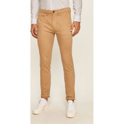 Calvin Klein Jeans - Spodnie. Brązowe spodnie męskie Calvin Klein Jeans, bez wzorów, z elastanu. Za 399,90 zł.