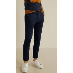 Mango Man - Spodnie Prato4. Niebieskie spodnie męskie marki Mango Man, na co dzień, bez wzorów, z elastanu, casualowe. Za 139,90 zł.