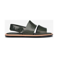 Melissa Carbon Sandały Zielony. Zielone sandały damskie Melissa, w paski, z materiału, bez obcasa, z paskami. Za 357,95 zł.