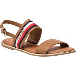 Tommy Hilfiger Sandały Płaskie Sandały Corpo rate Ribbon FW0FW04049-929 (rozmiar 38). Sandały damskie TOMMY HILFIGER, bez wzorów, bez obcasa, na płaskiej podeszwie, bez zapięcia. W wyprzedaży za 296,00 zł.