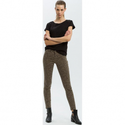 Dżinsy "Alan" - Skinny fit - w kolorze brązowym. Brązowe rurki damskie marki Cross Jeans, z aplikacjami. W wyprzedaży za 127,95 zł.