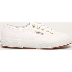 Superga - Tenisówki. Białe trampki i tenisówki damskie Superga, bez wzorów, z materiału, na sznurówki. W wyprzedaży za 199,90 zł.