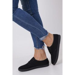 Czarne tenisówki sznurowane Casu RS-556-1. Czarne trampki i tenisówki damskie Casu, bez wzorów, na sznurówki. Za 19,99 zł.