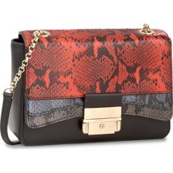 Torebka GUESS - HWGIN3 L7383 RML. Czarne listonoszki damskie marki Guess, z aplikacjami. W wyprzedaży za 479,00 zł.