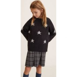 Mango Kids - Sweter dziecięcy Star 110-164 cm. Szare swetry dziewczęce Mango Kids, z aplikacjami, z elastanu, retro, z okrągłym kołnierzem, z krótkim rękawem, krótkie, bez kaptura. W wyprzedaży za 59,90 zł.