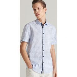 Koszula regular fit w kratę - Niebieski. Niebieskie koszule męskie Reserved, s, bez wzorów, bez kołnierzyka, bez rękawów. Za 79,99 zł.