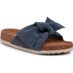 Klapki XTI - 56849 Jeans. Niebieskie sandały dziewczęce Xti, z jeansu, bez zapięcia. W wyprzedaży za 99,00 zł.
