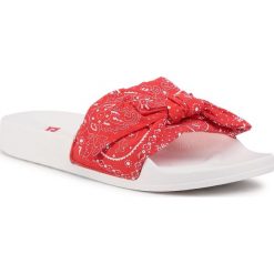 Klapki LEVI'S - 231546-860-87 Regular Red. Czerwone klapki damskie z aplikacjami, z tworzywa sztucznego, bez obcasa. Za 139,00 zł.