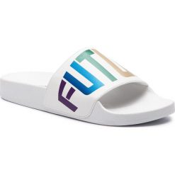 Klapki STEVE MADDEN - Saddie SM11000566-02002-930 Rainbow Multi. Białe klapki damskie Steve Madden, bez wzorów, ze skóry ekologicznej, bez obcasa. W wyprzedaży za 179,00 zł.