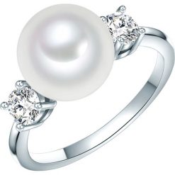 Pierścionek z perłą i cyrkoniami. Szare pierścionki damskie The Pacific Pearl Company, Nova Pearls Copenhagen & Co., z cyrkonią, z mosiądzu. W wyprzedaży za 87,95 zł.
