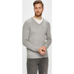 Guess Jeans - Sweter. Niebieskie swetry męskie Guess Jeans, m, z aplikacjami, z wiskozy, bez kołnierzyka, bez kaptura. W wyprzedaży za 139,90 zł.