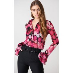 NA-KD Boho Szyfonowa bluzka z rękawami z falbaną - Pink,Multicolor. Różowe bluzki damskie marki NA-KD Boho, bez wzorów, z poliesteru, boho, z okrągłym kołnierzem, bez rękawów. W wyprzedaży za 24,38 zł.