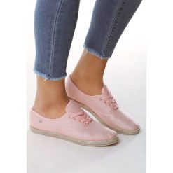Różowe Tenisówki Wait What. Różowe trampki i tenisówki damskie Multu, bez wzorów, bez zapięcia. Za 29,99 zł.