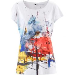 T-shirt bonprix biało-kolorowy. Białe t-shirty damskie bonprix, z nadrukiem, z okrągłym kołnierzem. Za 49,99 zł.