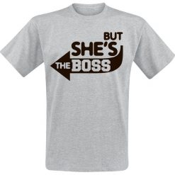 T-shirty męskie: Familie und Freunde … But She´s The Boss T-Shirt odcienie szarego