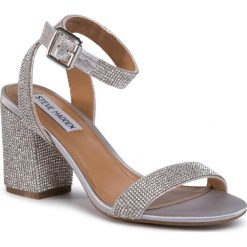 Sandały STEVE MADDEN - Malia SM11000504-02002-998 Rhinestone. Szare klapki damskie Steve Madden, z aplikacjami, ze skóry ekologicznej, bez obcasa, na obcasie. W wyprzedaży za 309,00 zł.