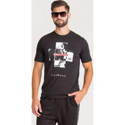 T-SHIRT METERSON JOHN RICHMOND. Czarne t-shirty męskie John Richmond, m, z nadrukiem, z bawełny, z okrągłym kołnierzem. Za 275,40 zł.
