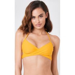 NA-KD Swimwear Góra od bikini cross front - Orange. Pomarańczowe bikini NA-KD Swimwear. Za 80,95 zł.