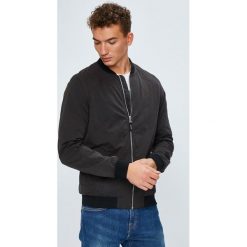 Tom Tailor Denim - Kurtka bomber. Czarne płaszcze męskie TOM TAILOR DENIM, m, bez wzorów, z bawełny, krótkie, bez kaptura. W wyprzedaży za 239,90 zł.