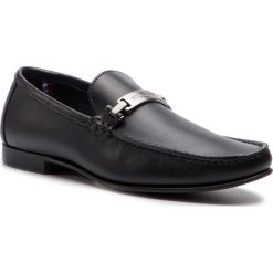 Mokasyny TOMMY HILFIGER - Core Hardware Leather Loafer FM0FM02207 Black 990. Czarne mokasyny męskie TOMMY HILFIGER, ze skóry. Za 649,00 zł.
