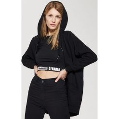 Bluzy rozpinane damskie: Długa bluza z kapturem - Czarny