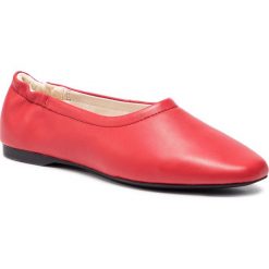 Półbuty VAGABOND - Maddie 4704-140-40 Red. Czerwone półbuty damskie Vagabond, na co dzień, bez wzorów, ze skóry, bez obcasa, na płaskiej podeszwie, bez zapięcia. W wyprzedaży za 239,00 zł.