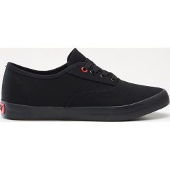 Trampki - Czarny. Czarne trampki i tenisówki damskie Cropp, bez wzorów, bez zapięcia. Za 89,99 zł.