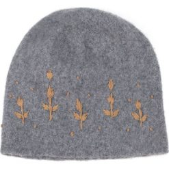 Czapka damska Haftowana wełna szara. Szare czapki zimowe damskie Art of Polo, z haftami, z wełny. Za 62,90 zł.
