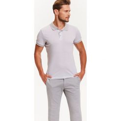T-SHIRT MĘSKI POLO ZE STRUKTURALNEJ DZIANINY. Szare koszulki polo marki Top Secret, m, z bawełny. Za 34,99 zł.