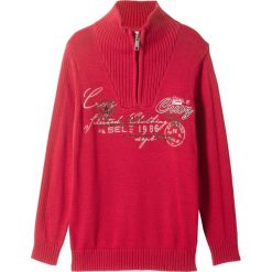 Sweter ze stójką bonprix czerwony chili. Czerwone swetry chłopięce bonprix, z napisami, ze stójką. Za 44,99 zł.