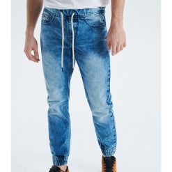 Jeansowe Joggery - Granatowy. Niebieskie spodnie męskie marki Cropp, m, bez wzorów, z jeansu. Za 99,99 zł.