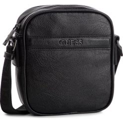 Saszetka GUESS - City HM6712 POL93 BLA. Czarne torby męskie skórzane Guess, z aplikacjami, ze skóry ekologicznej, młodzieżowe. W wyprzedaży za 199,00 zł.