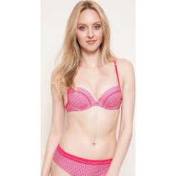 Sloggi - Biustonosz kąpielowy. Różowe dół bikini marki Sloggi, z haftami. W wyprzedaży za 99,90 zł.