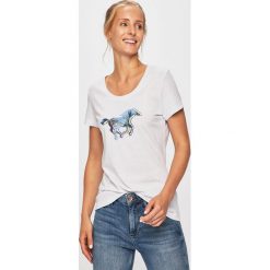 Mustang - T-shirt. Białe bluzki damskie Mustang, s, z nadrukiem, z bawełny, z okrągłym kołnierzem, z krótkim rękawem. W wyprzedaży za 39,90 zł.