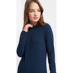 Lekki sweter z falbanką. Niebieskie koszulki damskie Orsay, s, bez wzorów, z elastanu, z falbankami, z długim rękawem. W wyprzedaży za 25,00 zł.