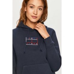 Tommy Jeans - Bluza. Białe bluzy damskie Tommy Jeans, s, z aplikacjami, z bawełny, bez rękawów, z kapturem. Za 449,90 zł.
