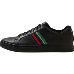 PS by Paul Smith LAPIN Sneakersy niskie black. Czarne sneakersy męskie marki PS by Paul Smith, bez wzorów, ze skóry, bez zapięcia. W wyprzedaży za 655,20 zł.