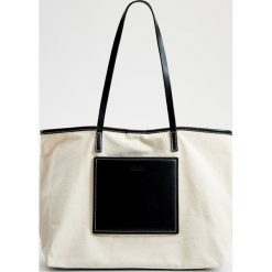 Bawełniana torebka shopper - Beżowy. Brązowe torby damskie na zakupy Mohito, bez wzorów, z bawełny, bez dodatków. Za 79,99 zł.