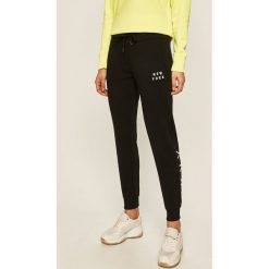 Dkny - Spodnie. Czarne spodnie damskie DKNY, s, z elastanu. Za 299,90 zł.