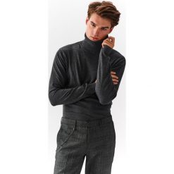Szary golf z cienkiej dzianiny. Szare swetry męskie Top Secret, na zimę, xxl, bez wzorów, z jeansu, z golfem, bez kaptura. W wyprzedaży za 99,99 zł.