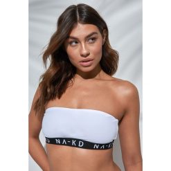 NA-KD Swimwear Sporty Logo Bandeau Bikini Top - White. Białe topy sportowe damskie NA-KD Swimwear, bez wzorów, bez rękawów. Za 72,95 zł.