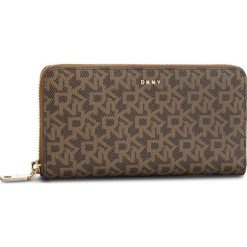 Duży Portfel Damski DKNY - R831J658 Mocha Logo-Vic 9MV. Pomarańczowe portfele damskie DKNY, bez wzorów, ze skóry ekologicznej. W wyprzedaży za 359,00 zł.