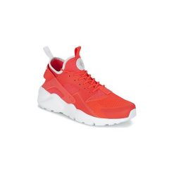 Buty Nike AIR HUARACHE RUN ULTRA. Czerwone trampki męskie Nike, bez wzorów, bez zapięcia. Za 529,00 zł.