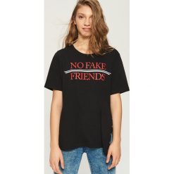 Bawełniany t-shirt oversize - Czarny. Czarne t-shirty damskie marki Sinsay, l, z bawełny. W wyprzedaży za 14,99 zł.