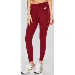Nike - Legginsy. Czerwone spodnie damskie Nike, s, bez wzorów, z bawełny. Za 169,90 zł.